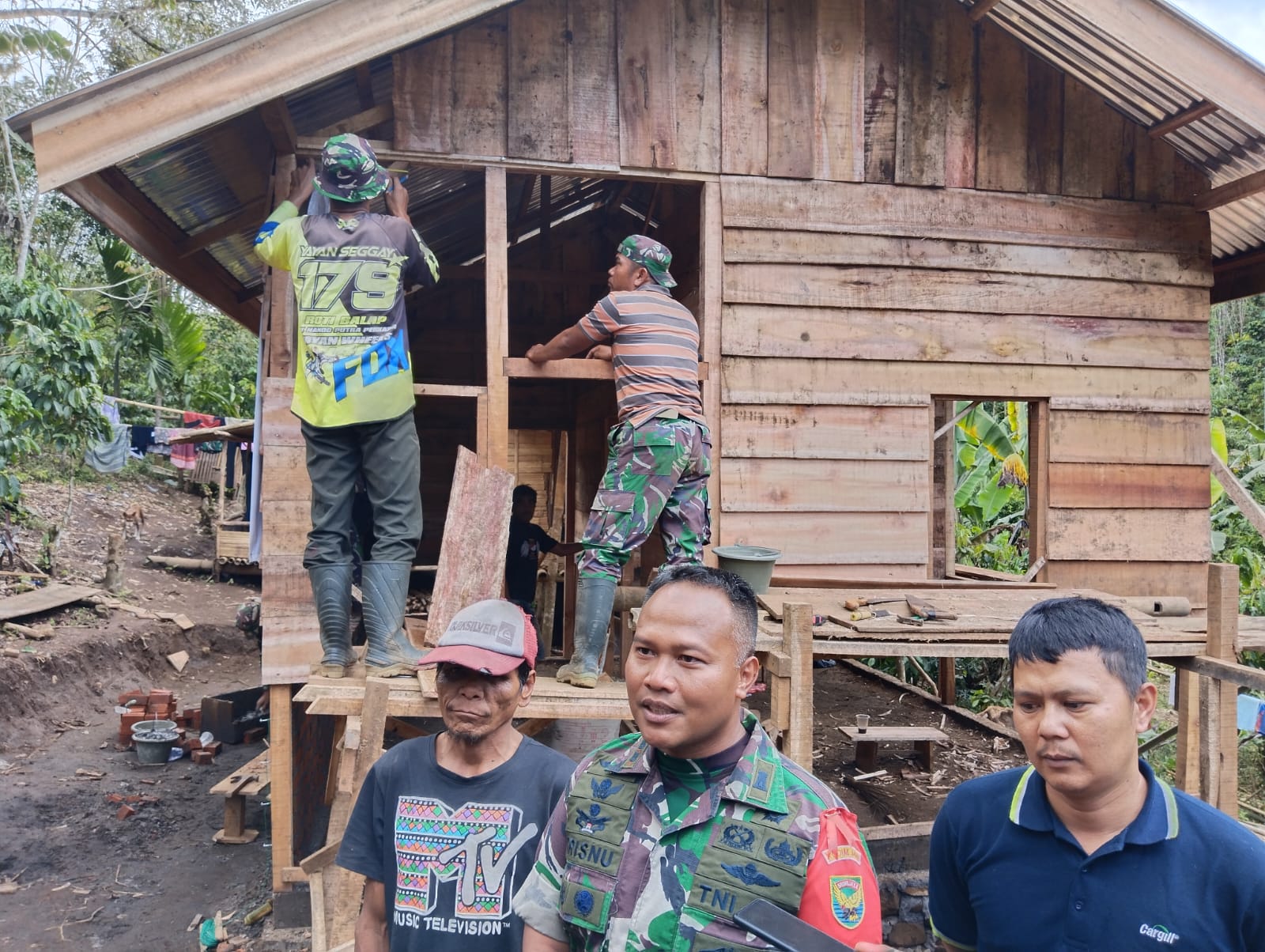 Syawal Bersyukur, Keinginan Miliki Rumah yang Layak Diwujudkan TNI Melalui TMMD