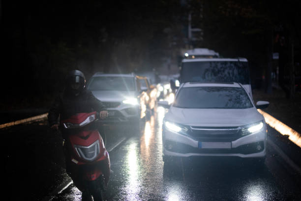 Bahaya Mengendarai Motor Tanpa Lampu di Malam Hari