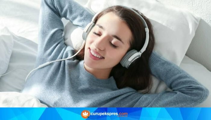 5 Dampak Positif Mendengarkan Lagu Relaksasi saat Stress Berat!