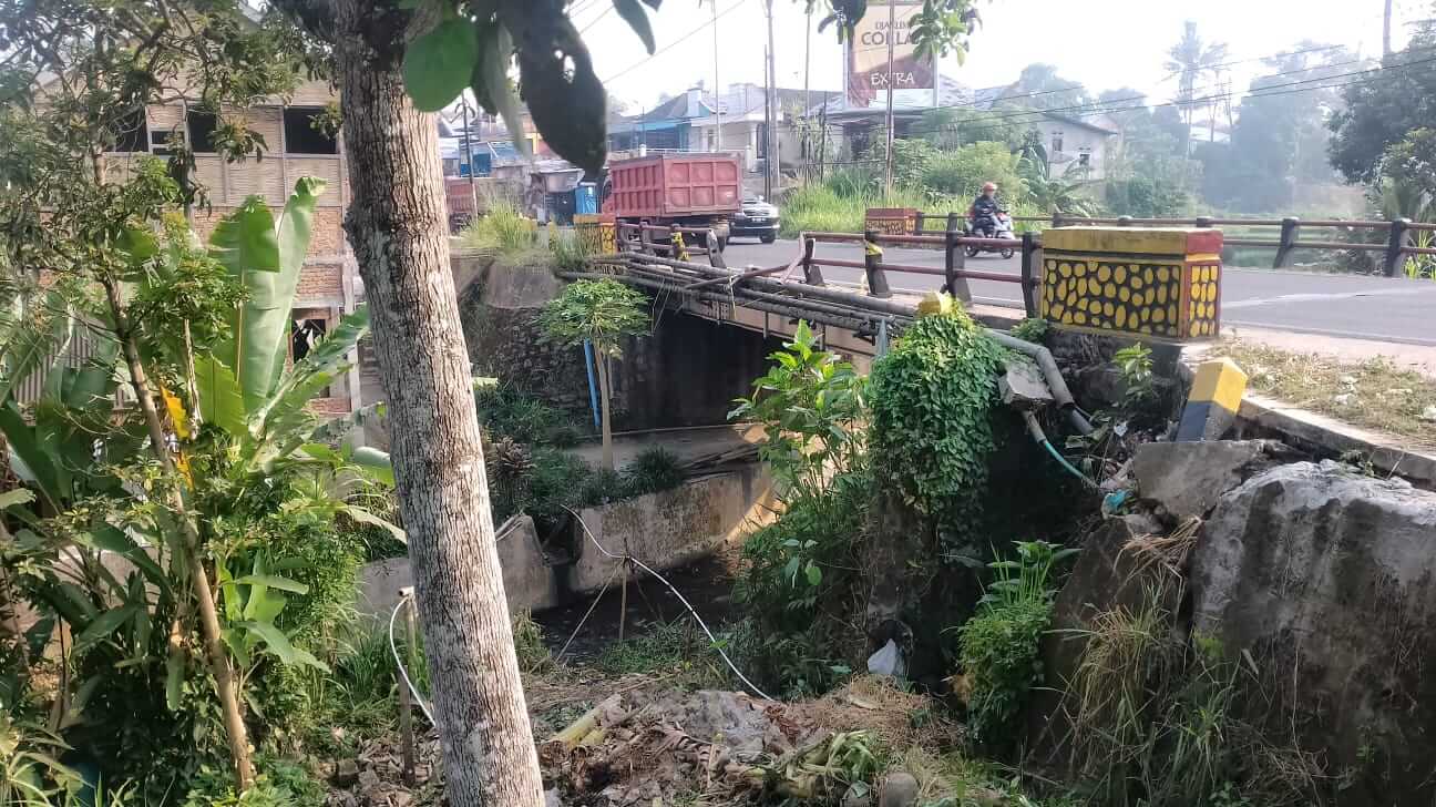 Panther Merah Masuk Kolong Jembatan Sudah Dievakuasi, Penyebab Out Control 