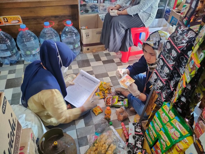Temuan Sidak DisperindagKop Lebong 133 Makanan Kadaluarsa Dijual Bebas
