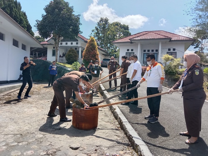  Luar Biasa 7,9 Kilo Narkotika Jenis Ganja Dimusnahkan, Ini Penjelasan Kajari dan Jumlah Perkaranya..