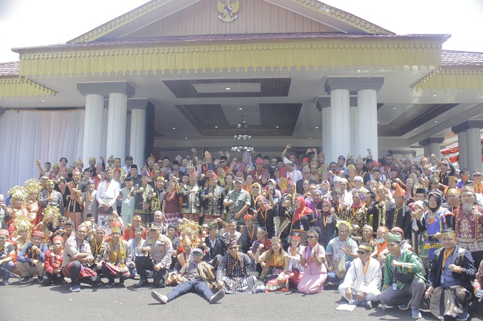 Dihadiri Ratusan Masyarakat Nusantara, RL Tuan Rumah Rakernas AMAN ke VII