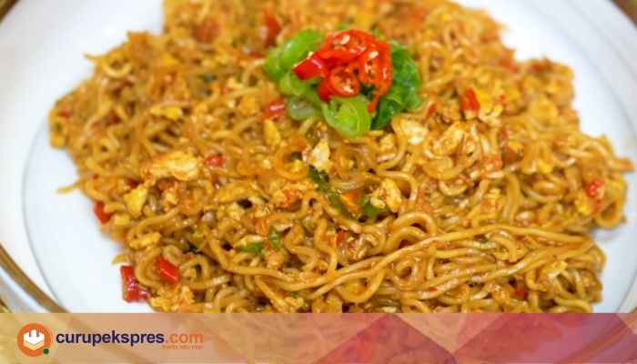 Gak Perlu Beli, Buat Dirumah Aja Bisa Kok, Ini Resep Mie Nyemek Pedas Ala Rumahan!