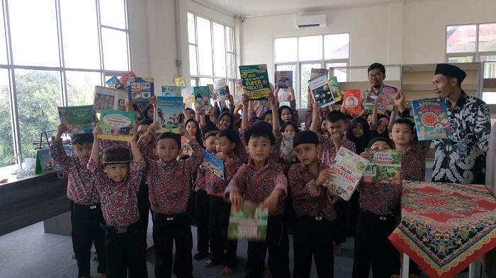 Peringati Hari Kunjungan Perpustakaan, Siswa SD Literasi Qurani Belajar di Perpusda