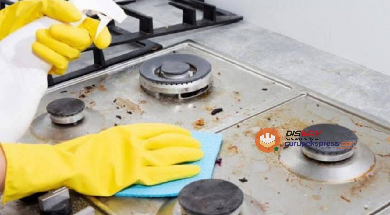 Bersihkan Noda Membandel di Kompor dengan Tiga Bahan Alami