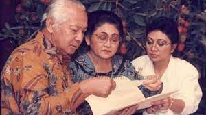 Peran Penting Ibu Tien Soeharto dalam Sejarah Politik Indonesia yang Kontroversial