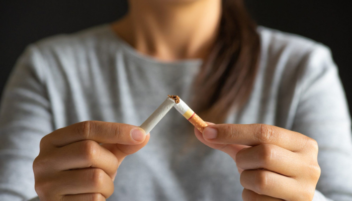 Benarkah Menjilat Garam dengan Ujung Lidah Bisa Menghentikan Kebiasaan Merokok?