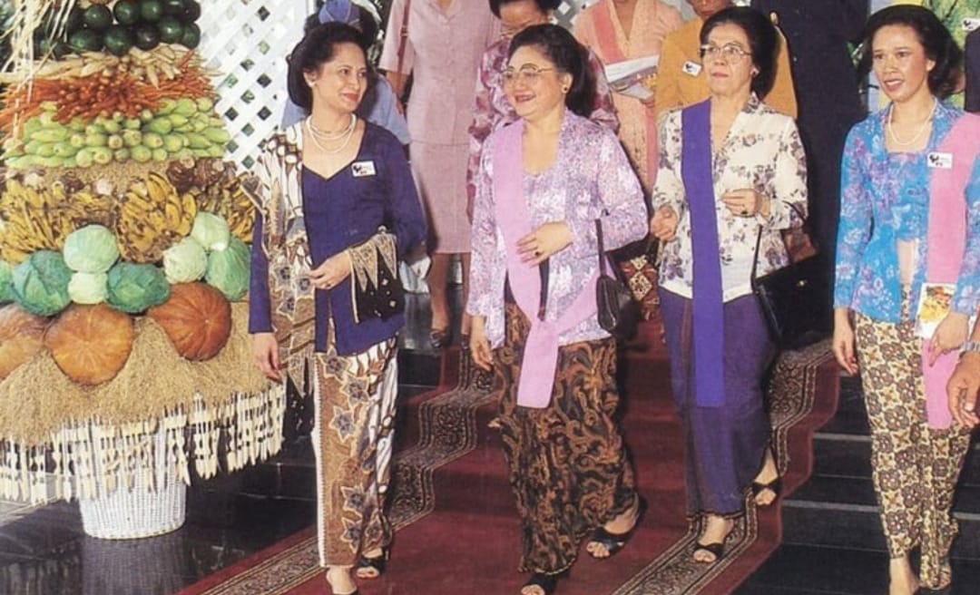 Hari Batik Nasional: Ini Motif Batik Favorit Ibu Tien Soeharto  