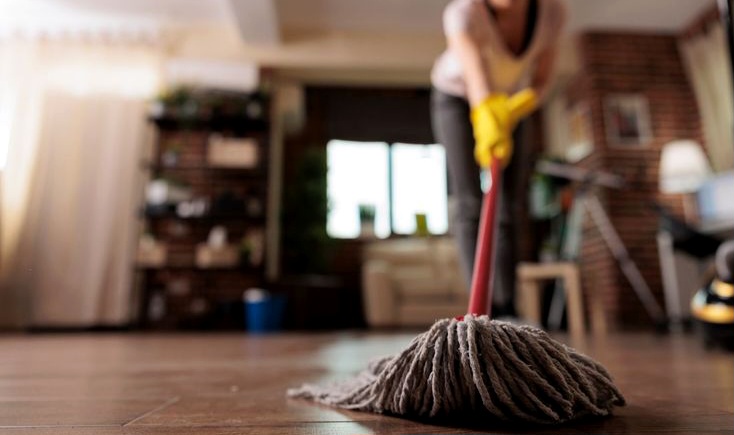  Bikin Lantai Bersih dan Harum Tanpa Ribet dengan Cara Ini