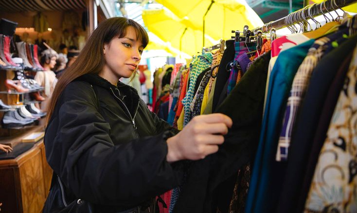  Baju Thrifting Bisa Menyimpan Virus ? Begini Penjelasan dan Tips Aman dari Dokter Kulit