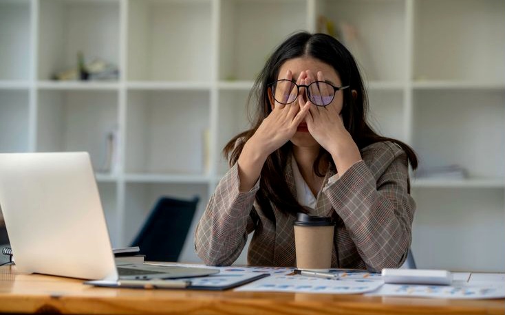 Jarang Bergerak Bisa Merusak Mata? Ini Fakta Ilmiahnya