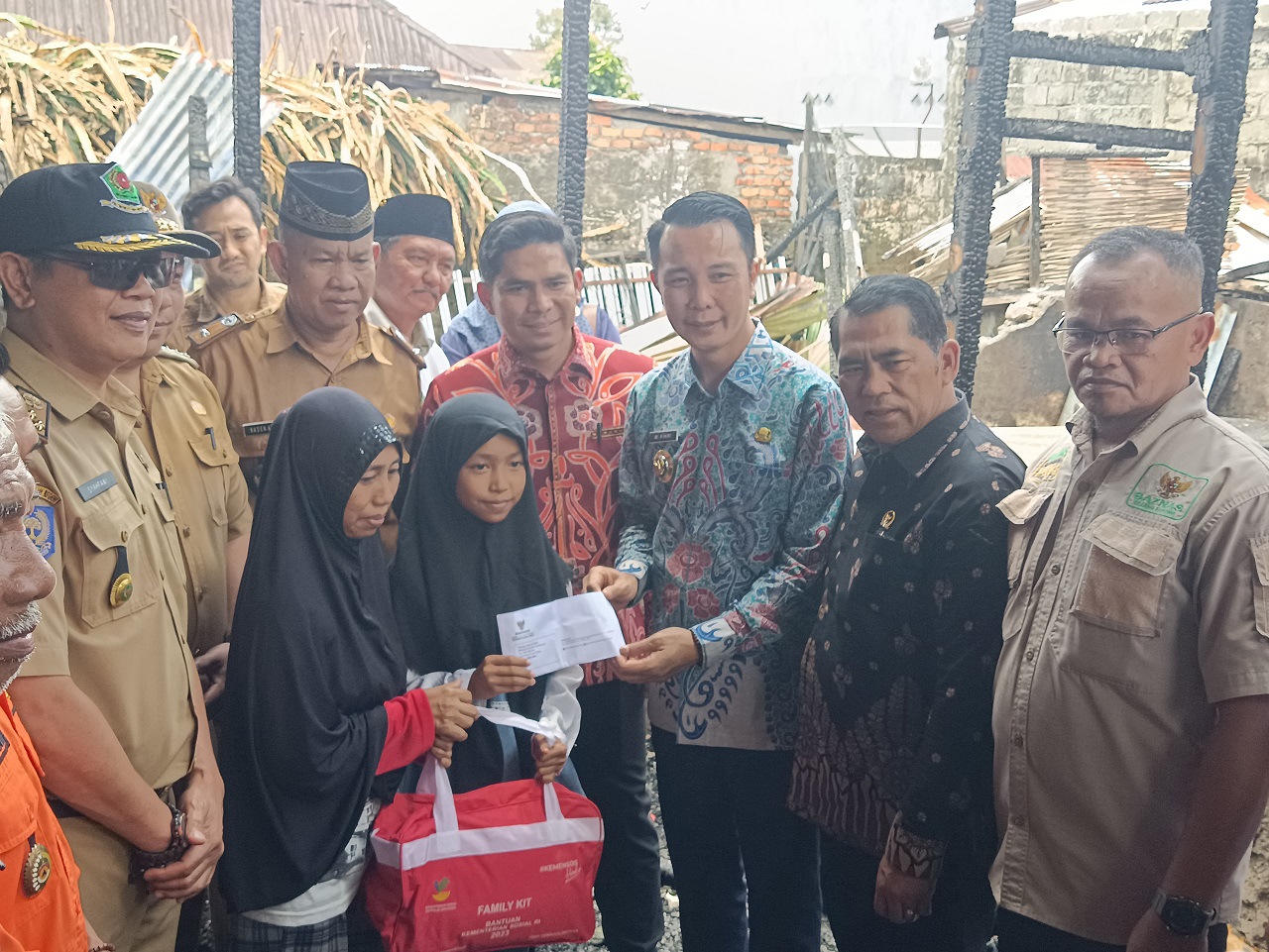 Bupati dan Wabup Serahkan Bantuan Korban Kebakaran Sukaraja