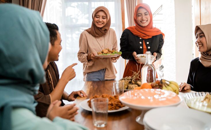  Kalap Makan saat Lebaran? Ketahui Dampak dan Cara Menjaga Tubuh Tetap Sehat