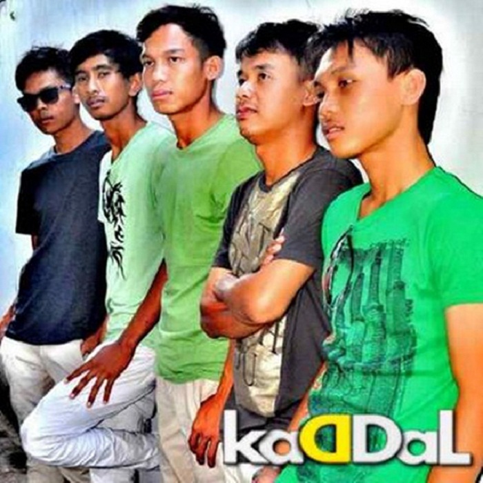 Lirik Lagu Cinta Tak Direstui -  Kadal Band 