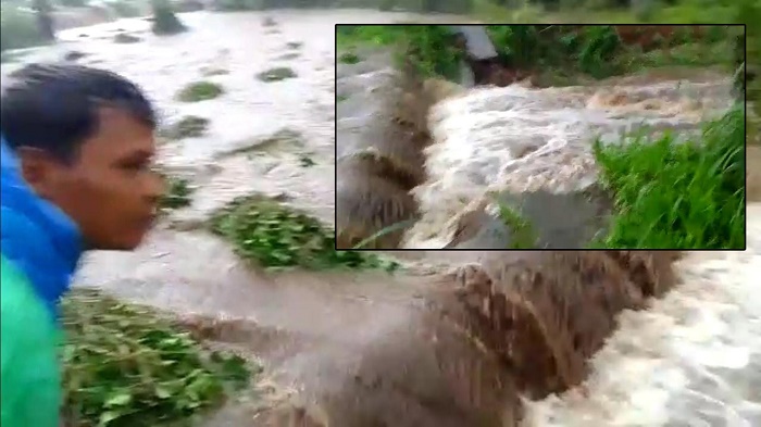 Dihantam Banjir Bandang, Akses Jalan Putus!