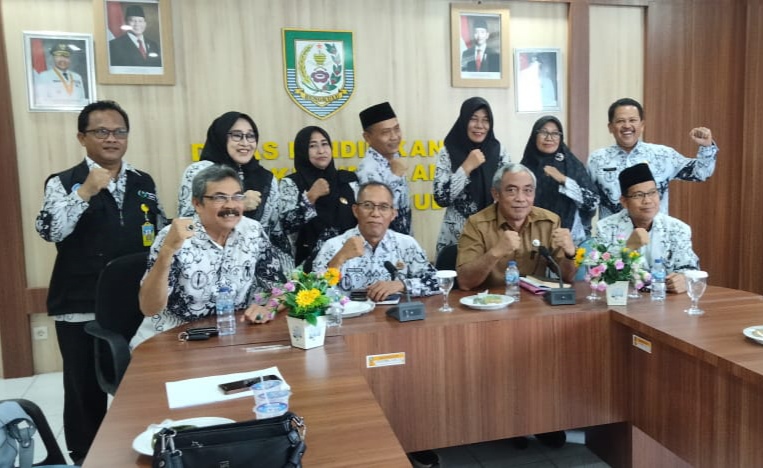 Momen HGN, PGRI Adakan Jalan Sehat Tingkat Kabupaten