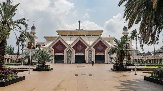 Keinginan Membangun Masjid Megah Ternyata Terucap Saat Tien Soeharto Berada di Mekkah