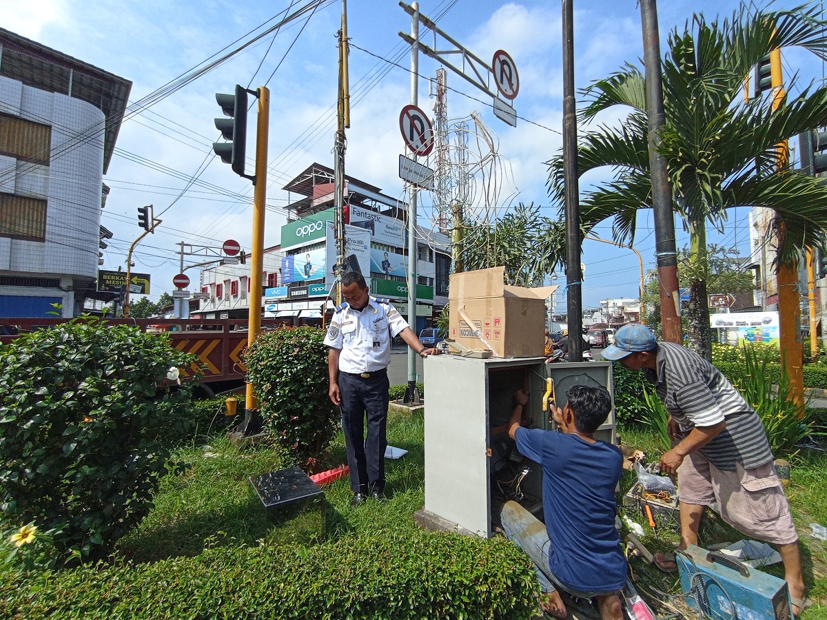 Lama Padam, Traffic Light Pasar Tengah Akhirnya Nyala Kembali