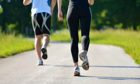  Mengapa Berjalan Mundur Baik untuk Tubuh ? Ini Fakta dan Manfaatnya !