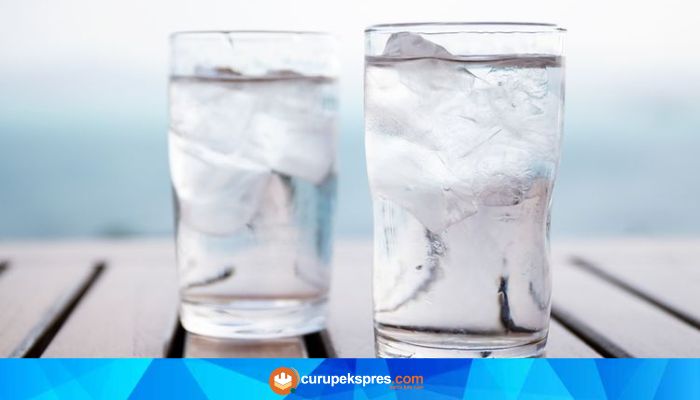 Waspadai Bahaya Minum Air Es Terlalu Sering, Ini Tips Menghindarinya