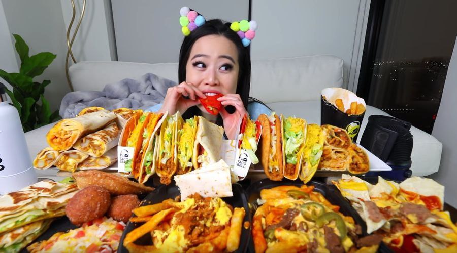 Hukum Menonton Mukbang Saat Puasa: Boleh atau Tidak?