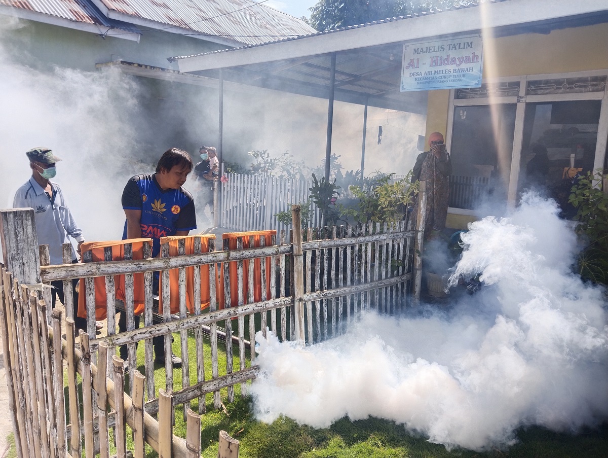  Belasan Warga Diserang DBD, PMW Gelar Fogging