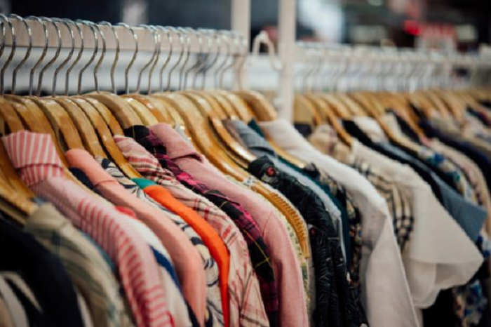 Tips Sukses Berbisnis Pakaian Bekas: Mulai Dari Sourcing Hingga Meningkatkan Penjualan
