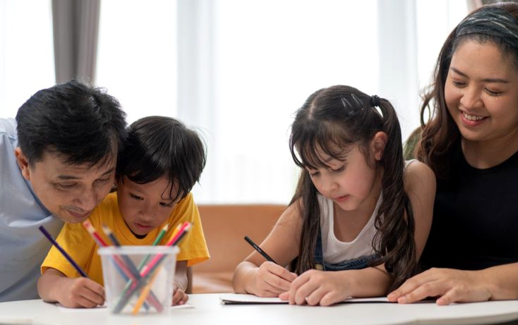 Bukan Hanya di Kelas, Ini Peran Keluarga dan Lingkungan dalam Pendidikan