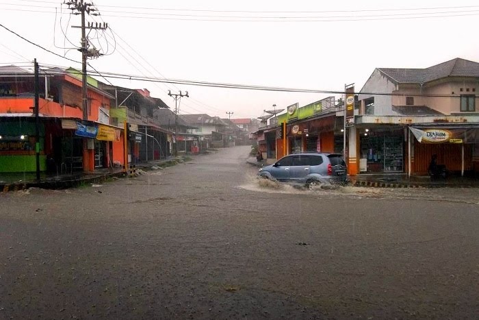 Warga Jangan Buang Sampah ke Drainase/Irigasi, Saat Musim Hujan