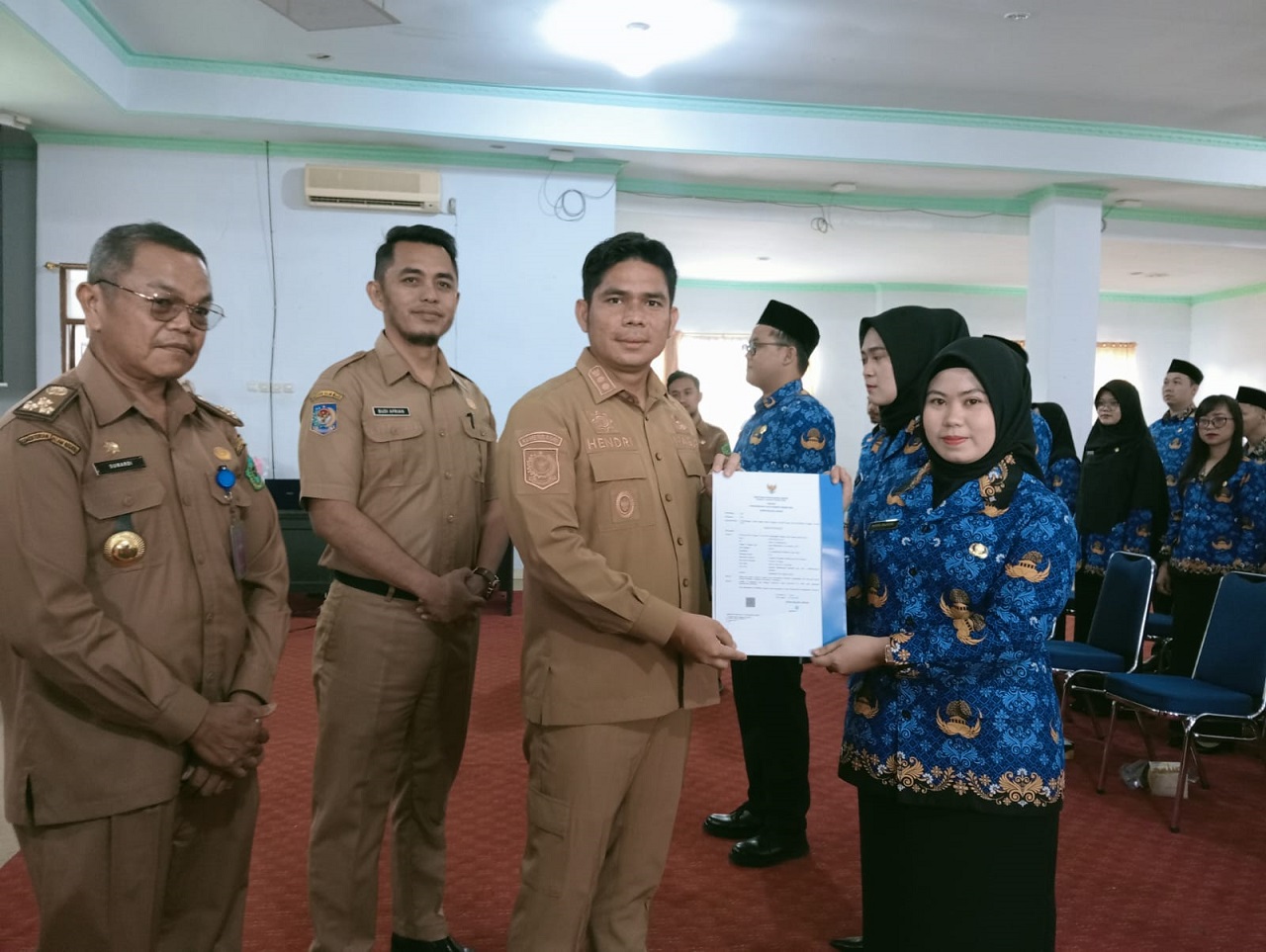 Serahkan SK 44 CPNS, Wakil Hendri Tekankan Profesionalisme dan Dedikasi
