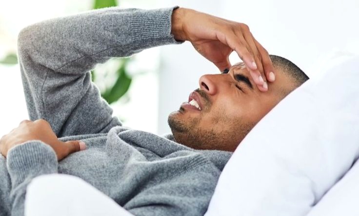 Bukan Sekadar Drama, Ini Alasan Ilmiah Pria Terlihat Lebih Menderita Saat Sakit