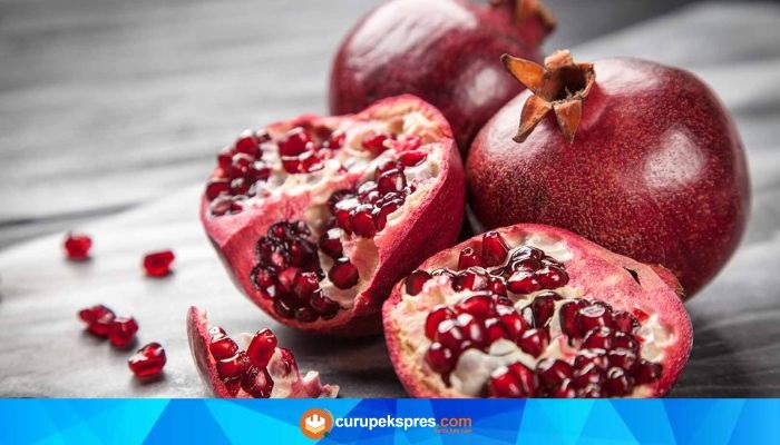 5 Manfaat Luar Biasa Buah Delima untuk Kecantikan Kulit Anda