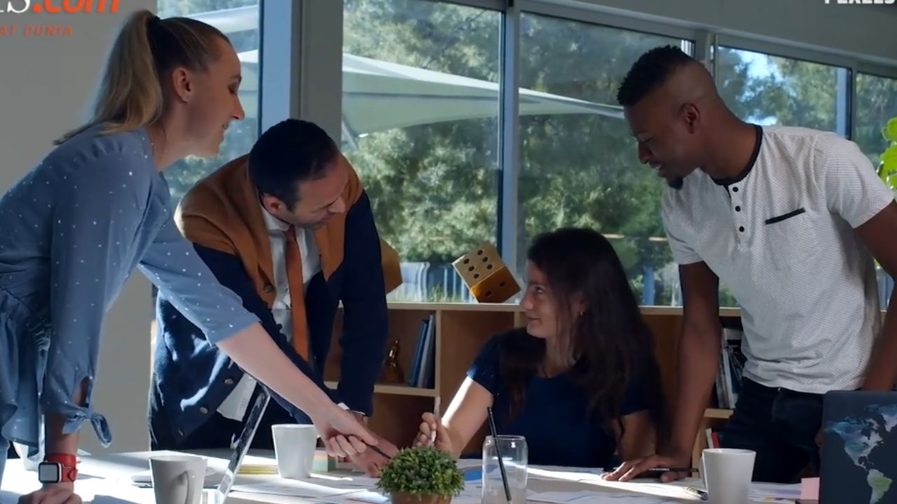 Tips Menjaga Kesehatan Mental di Lingkungan Kerja yang Toxic, Cek Disini