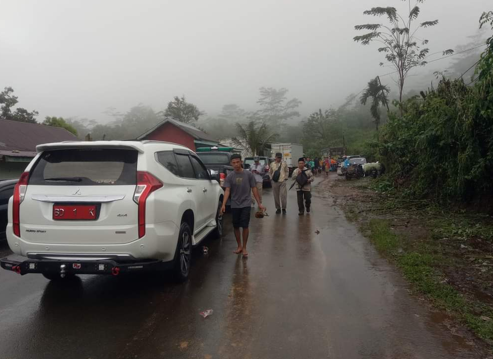 BREAKING NEWS:   Longsor Tutup Jalan Curup-Lebong, Rombongan Bupati Ikut Terjebak