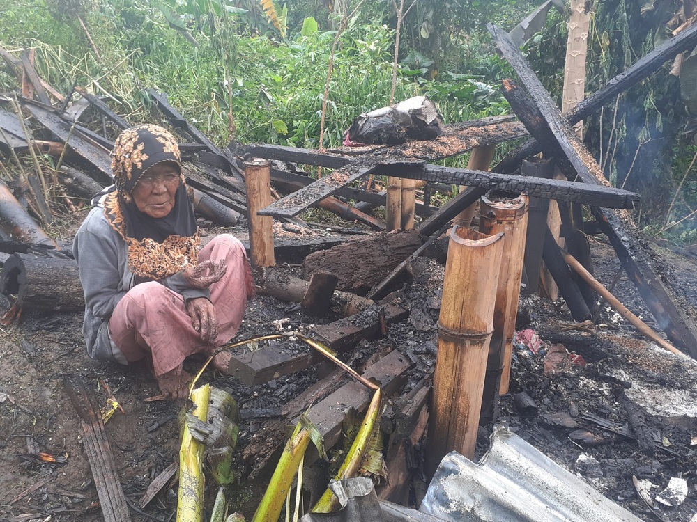 Nenek 80 Tahun di Dusun Sawah Nyaris Terpanggang
