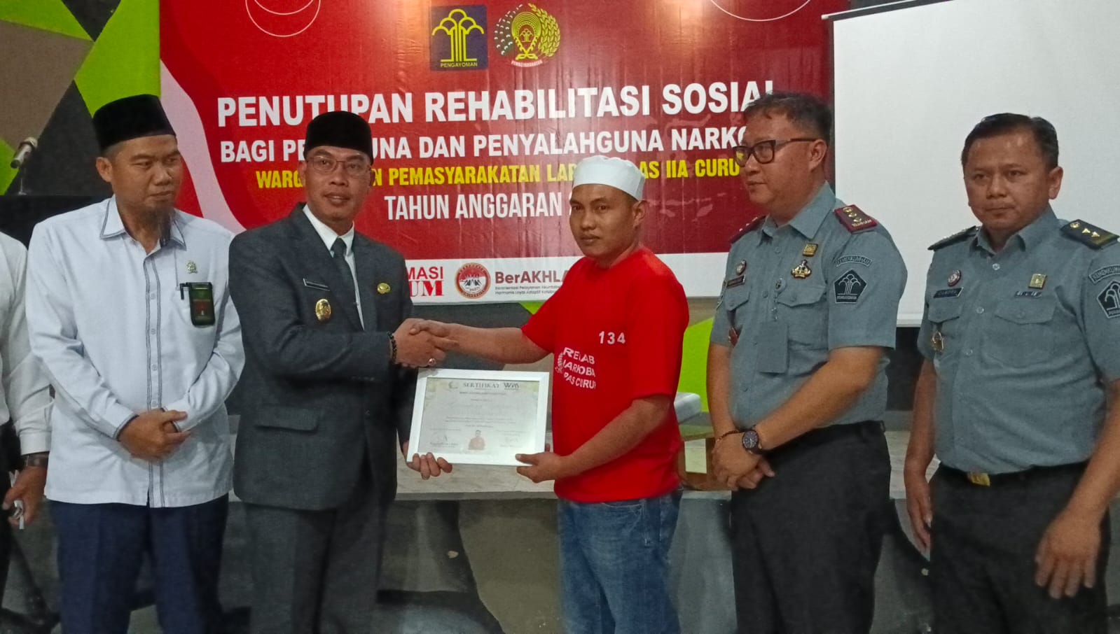  Napi Narkoba di Lapas Curup Jalani Rehabilitasi, Wabup Serahkan Sertifikat