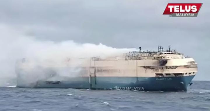 Kebakaran Kapal Kargo Bikin Khawatir Soal 'Safety' Mobil Listrik