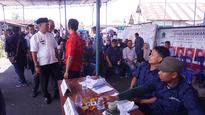 Pantau Pilkades, Bupati dan Wabup Turun ke Desa. Simak Tanggapannya..