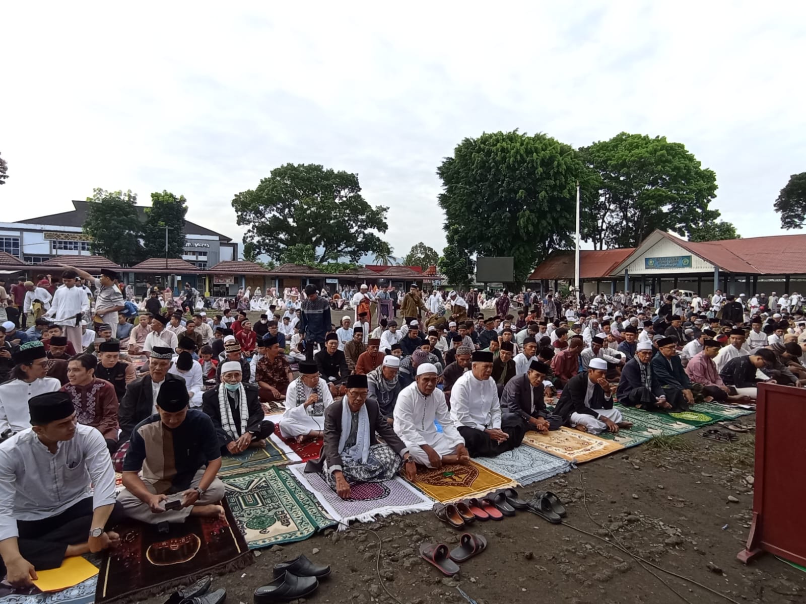 Salat di Lapangan Setia Negara Curup, Ini Pesan Bupati Rejang Lebong