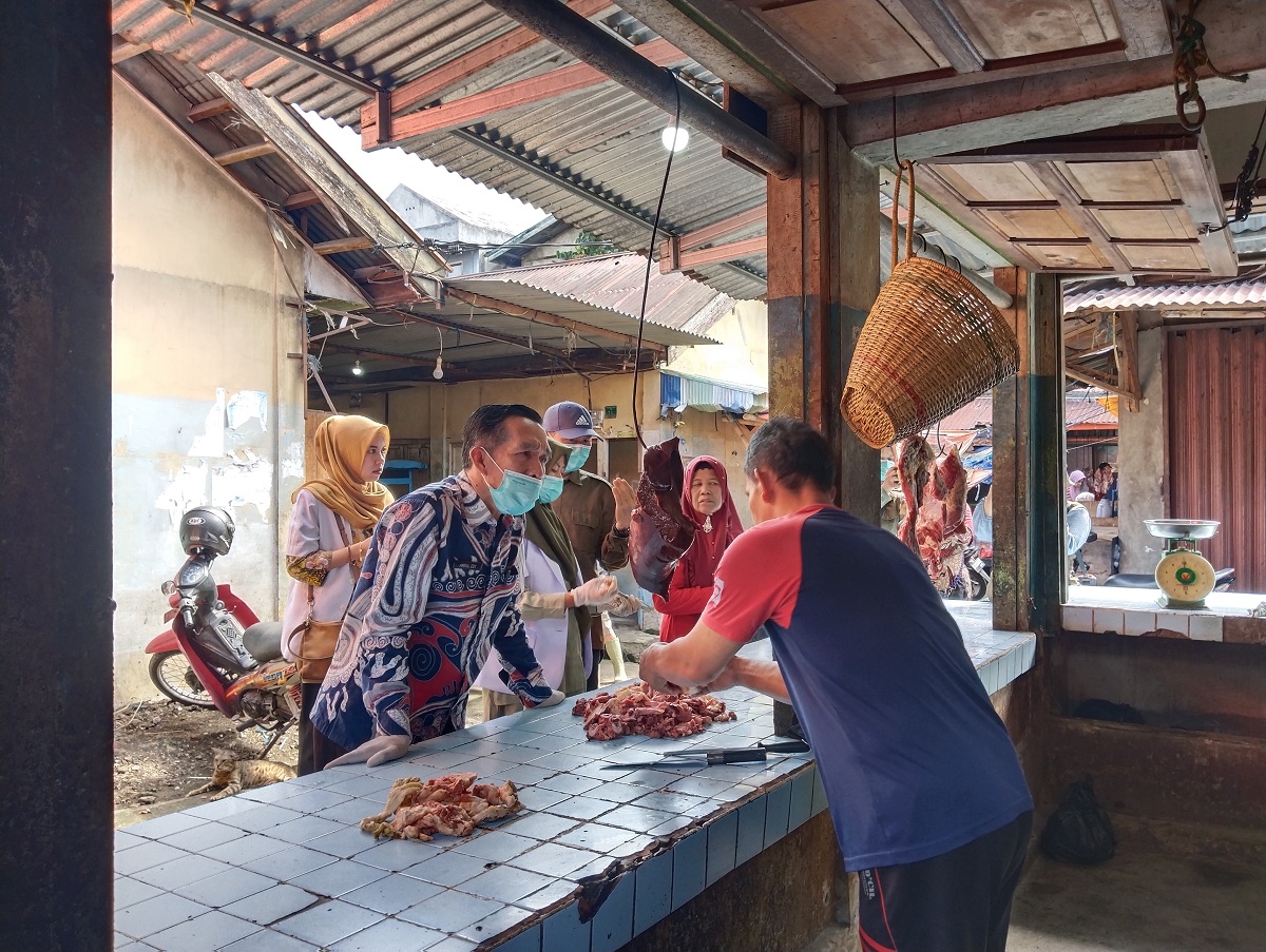 Jelang Lebaran, Kesehatan Daging di Pasar Atas Curup Dicek!