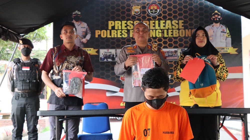 Nyambi Ngedar Sabu, Oknum Mahasiswa di Ciduk Polisi!