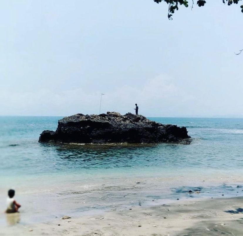 Legenda Di Balik Pantai Guci Batu Kapal Lampung