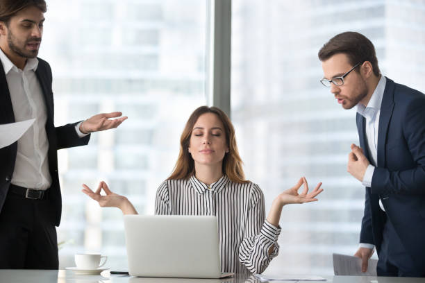 Hal yang Bikin Kamu Dicap Menyebalkan di Kantor