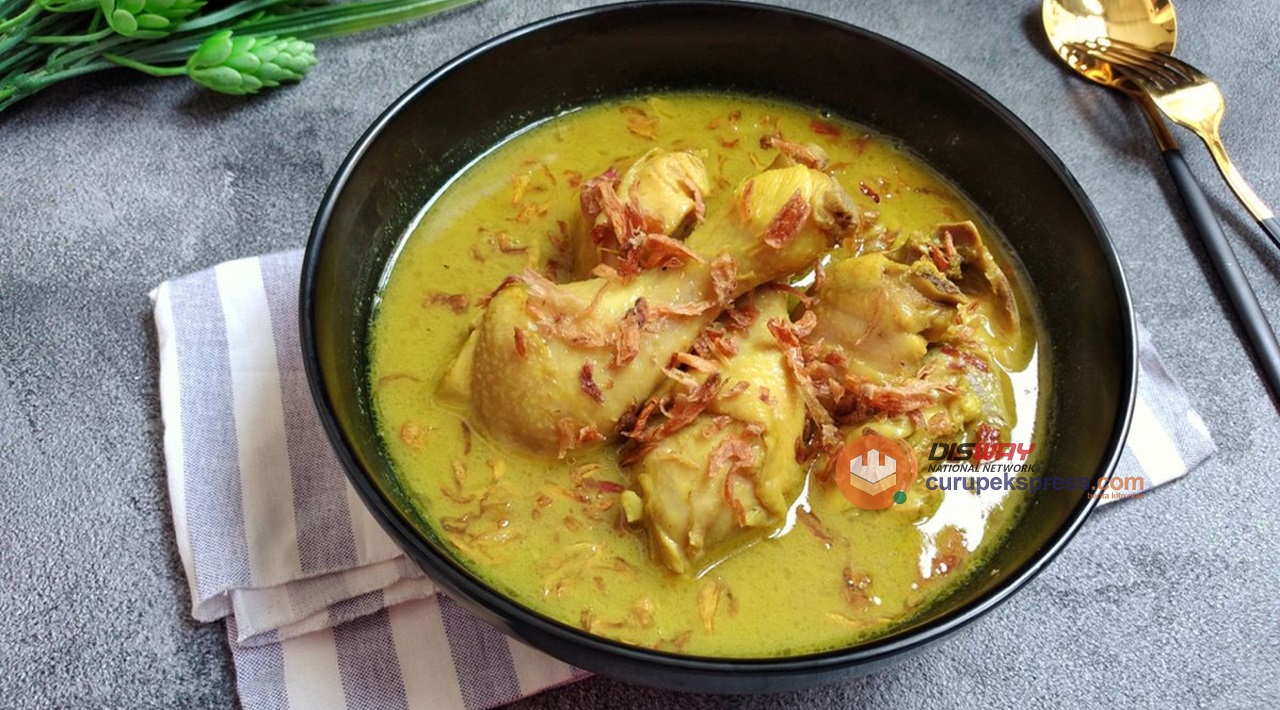 Ikuti! Ini Tips Memasak Opor Ayam agar Bumbunya Lebih Lezat dan Meresap