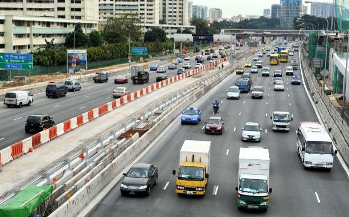 Sering Diabaikan, Ini Cara Menjaga Jarak Aman Berkendara yang Benar