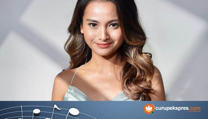 Lirik Lagu 'Berdua Lebih Baik'  Acha Septriasa