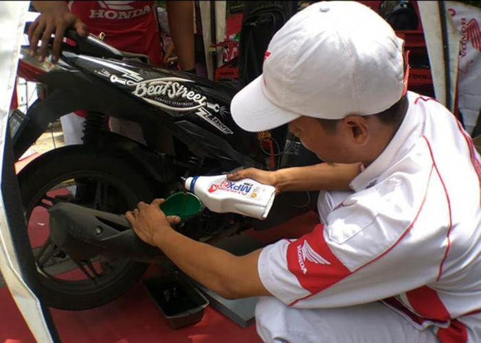 Dampak Buruk Jika Telat Mengganti Oli Motor Matic