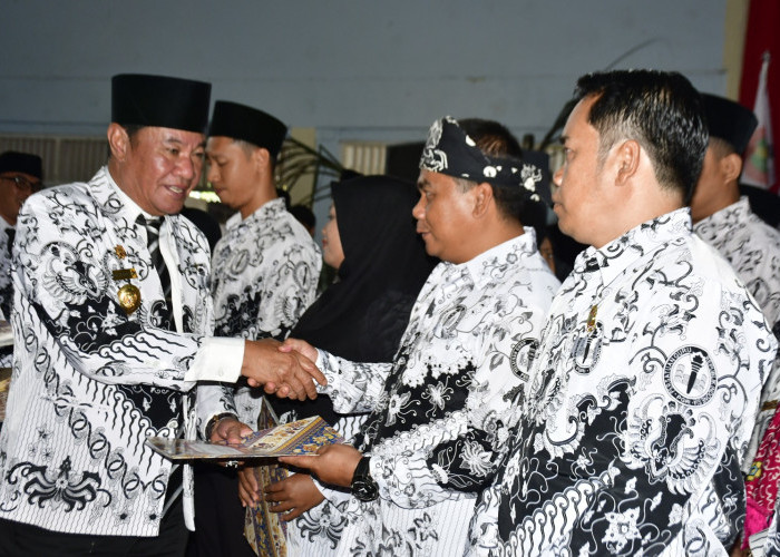 Melalui Momen HGN dan HUT ke-79 PGRI, 65 Guru di Provinsi Bengkulu Terima Penghargaan