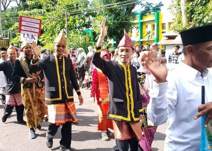 Ribuan Peserta Ramaikan Pawai Adat HUT Kota Curup ke 143